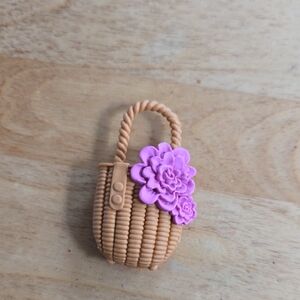 1/5$ 4/15$ 6/20$ Barbie  Tan Basket Style Bag with Purple Flower Accent